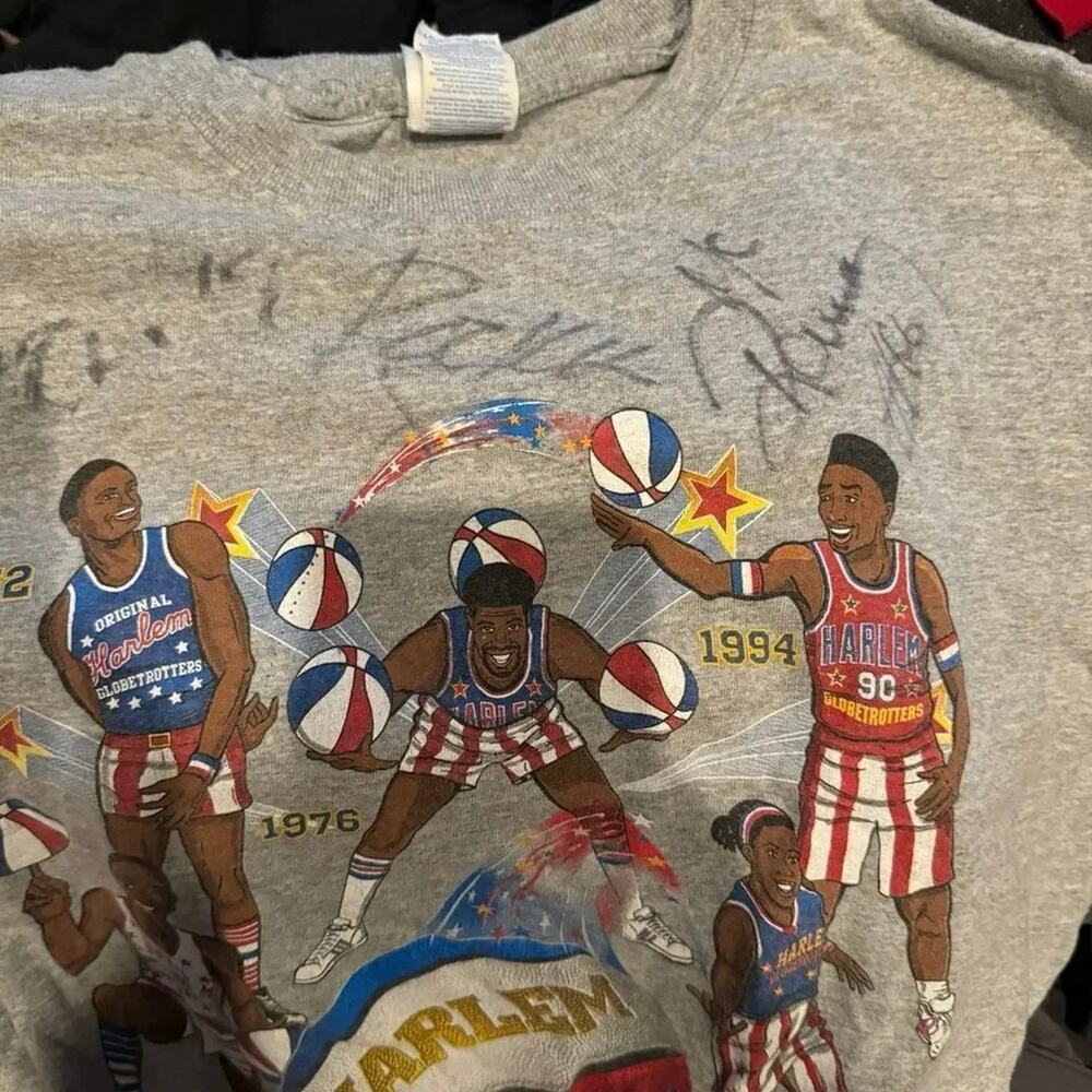 Harlem Globetrotters T Shirt 2016 Basketball World Tour Size S - Picture 7 of 9